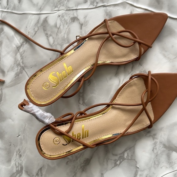 Pointy Toe Ankle Closure Thong Heeled Sandals - Picture 4 of 4